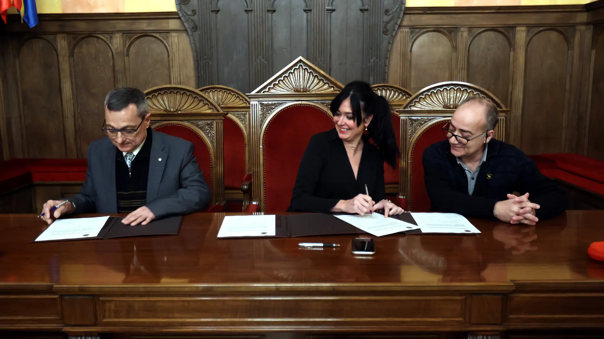 La ciudad de Huesca dona a África 158 pares de gafas