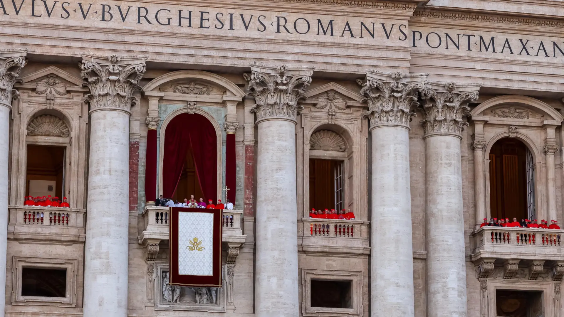 El Papado de León XIV: Un Nuevo Capítulo en la Unidad, Finanzas y la Protección de la Mujer en la Iglesia