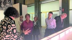 La vicepresidenta de la DPH, Elisa Sancho, visita la exposición en el Instituto Cervantes de Madrid.