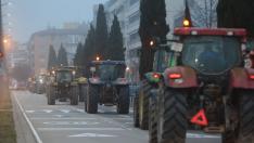 Tractores en el acceso a Huesca por la avenida de Monegros.