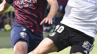 Gerard Valentín y Bermejo en el Huesca-Burgos de la pasada temporada.