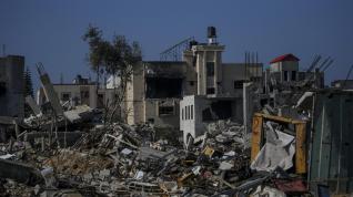 Casas palestinas derruidas en Al Nusairat, al su de Gaza. MIDEAST ISRAEL PALESTINIANS GAZA CONFLICT