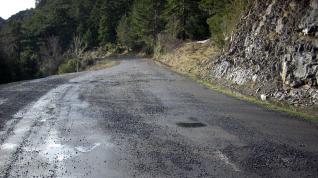 Acceso al espacio natural de Guarrinza-Selva de Oza, en el Valle de Hecho.