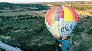 Un vuelo turístico, de Globos.es, sobre el río Alcanadre