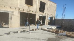 La casa en construcción de Carlos Abadías y Clara Sanvicente en Barbués.
