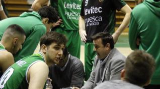 Sergio Lamúa, durante un tiempo muerto del último partido en casa.