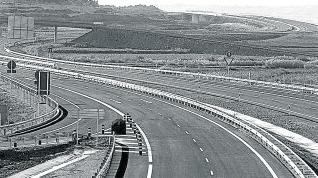 Imagen del tramo de autovía que conectaba Zaragoza y Huesca y que se abrió al tráfico el 28 de diciembre de 1998.