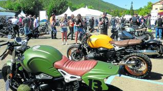 Ambiente de moteros en la BMW Motorrad Days, ayer en Sabiñánigo.