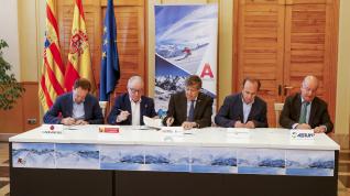 Firma del convenio de colaboración para la unión de estaciones de Astún y Candanchú
