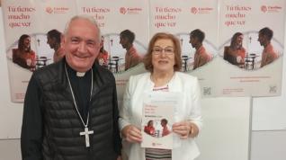 Ángel Pérez y Amparo Tierz presentan la memoria de 2022 de Cáritas Diocesana Barbastro-Monzón.
