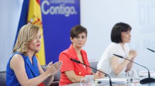 Pilar Alegría, ayer junto a Isabel Rodríguez y Diana Morant tras el Consejo de Ministros.