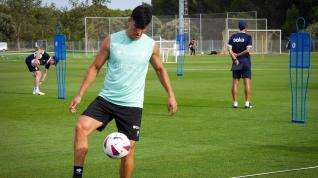 Cristian Salvador, durante el entrenamiento de la SD Huesca en la BAF.