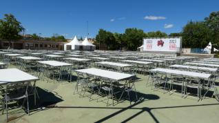 Más de 4.000 sillas y 800 mesas componen las instalaciones del Festilval Vino Somontano.