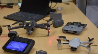 Equipos de la Unidad de Drones de la Policía Local de Barbastro.