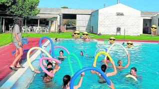 Imagen 84079489 Una de las actividades de las campañas de natación este verano en la comarca de La Litera.