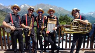 Dixieland Blues Band actuarán entre el Patio del Castillo y las calles del casco histórico de Aínsa.