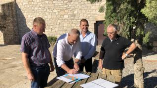 Un momento de la entrega de la obra en Torrente de Cinca que se enmarca en el Plan de Sostenibilidad Turística de la Comarca.