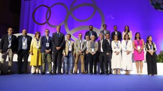 Foto de familia de la nueva Junta de Gobierno de la Federación Española de Municipios y Provincias (Femp).