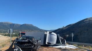 Imagen del accidente en el que se vieron implicados varios vehículos ayer en la N-330, en el municipio de Sabiñánigo.