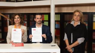Firma del acuerdo entre PSOE y CC.