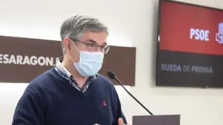 El portavoz socialista en las Cortes de Aragón, Vicente Guillén, este martes en rueda de prensa.