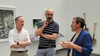 Autoridades en la presentación de la exposición de Ricardo Calero