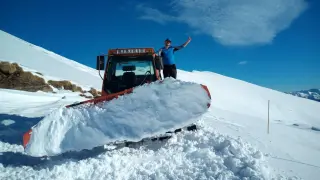Borja Real, con una máquina ratrack, en el espacio de esquí de montaña Skimo Ruego este invierno.