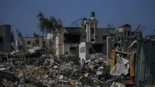 Casas palestinas derruidas en Al Nusairat, al su de Gaza.