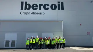 Un grupo de una veintena de estudiantes visita Ibercoil, fábrica instalada en Sabiñánigo.