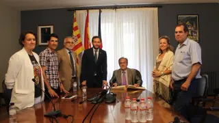 Ángel Dolado, el justicia de Aragón, ha visitado el Ayuntamiento de Monzón