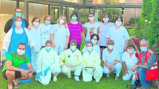 Trabajadores de la Residencia Monegros de Grañén que se confinaron un mes.