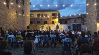 Público en uno de los conciertos del Festival Castillo de Aínsa. FOTO