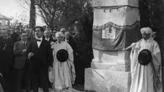 En 1925, Acín inauguró en Las Miguelas su monumento al gran geólogo oscense Lucas Mallada. FOTO