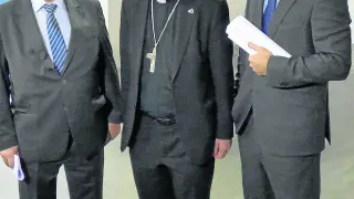 Joaquín Guerrero, el obispo de Barbastro, Ángel Pérez y Alberto Gimeno.