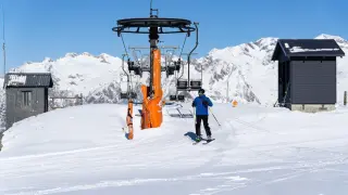 Esquiadores en la estación de Aramón Cerler.