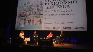 Elena Puértolas, Paco Aznar, Patricia Puértolas y Chema López Juderías, este jueves en el Congreso de Periodismo.