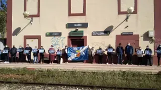 Imagen de la concentración en la estación de tren de Grañén