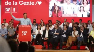 Pedro Sánchez ha estado respaldado por líderes regionales del PSOE.