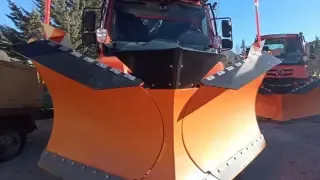 Los nuevos camiones del servicio de vialidad, en la comarca de La Ribagorza CRIB.