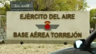 Acceso a la base aérea de Torrejón de Ardoz.