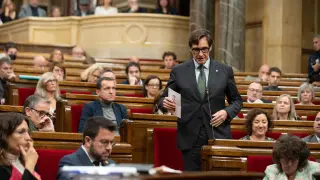 Salvador Illa durante su intervención ayer en la sesión plenaria del Parlamento de Cataluña.
