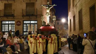 El Cristo del Perdón a su llegada a la plaza de la catedral.