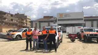 La Agrupación de Voluntario de Protección Civil del Bajo Cinca junto al nuevo material adquirido.
