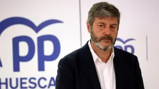 Gerardo Oliván, este viernes, en la sede provincial del PP en Huesca