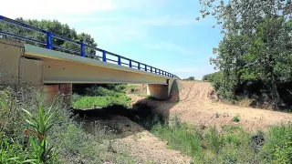 La nueva circunvalación de Liesa de 1,3 kilómetros incluye un puente sobre un barranco.