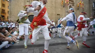 Huesca abraza a sus danzantes