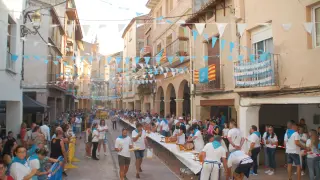 Las calles de Sariñena se llenaron gracias al concurso de cortadores de Jamón.