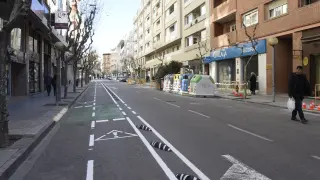 Fotografía del carril bici puesto en servicio hace unos meses en la calle Alcoraz.