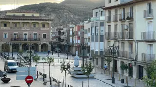 Obras de reurbanización en la Plaza España de Fraga.