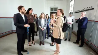 Isaac Claver,Lorena Orduna, Claudia Pérez Forniés y Marta Liesa, durante la visita a la futura sede de Medicina.